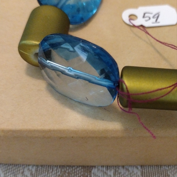 Artemis's Gems custom-made beaded bracelet with gold and blue beads - Picture 4 of 4